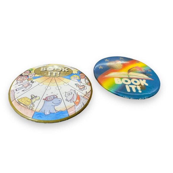 Vintage 1990 Book It! Button Pin Bundle Lot 2 Pizza Hut Reading Club Retro Pins - Picture 2 of 3